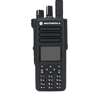 DP4800e alkie r stanice UHF anl XiR P8660i VHF r je DP4800 pre XiR r. P8660