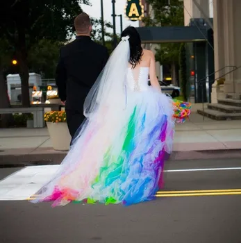 župan mariage de Biela a Rainbow Svadobné Šaty Tylu Čipky Späť Vysoká Nízka Svadobné Šaty Svadobné Šaty