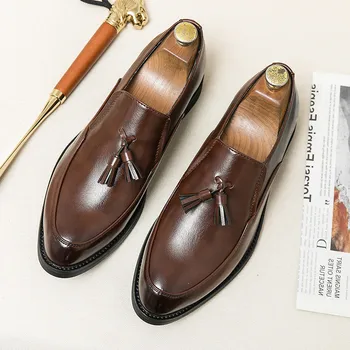 Nové pánske topánky na jar jeseň lenivý slip-on topánky British business bežné kožené topánky nevesty svadobné móda topánky C1237